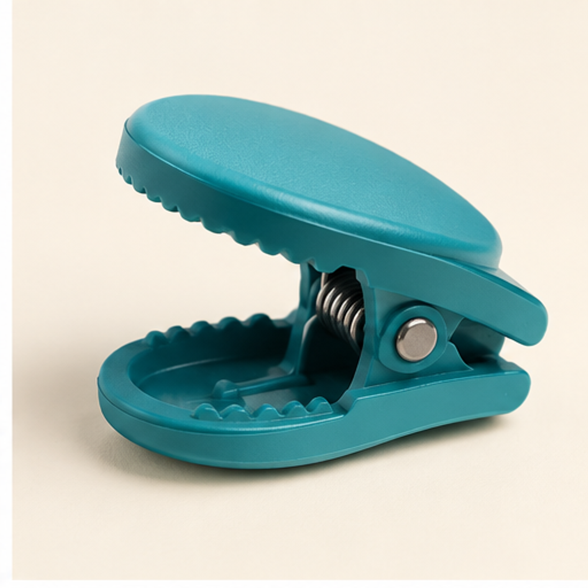 Beach Towel Anchor Set — feature